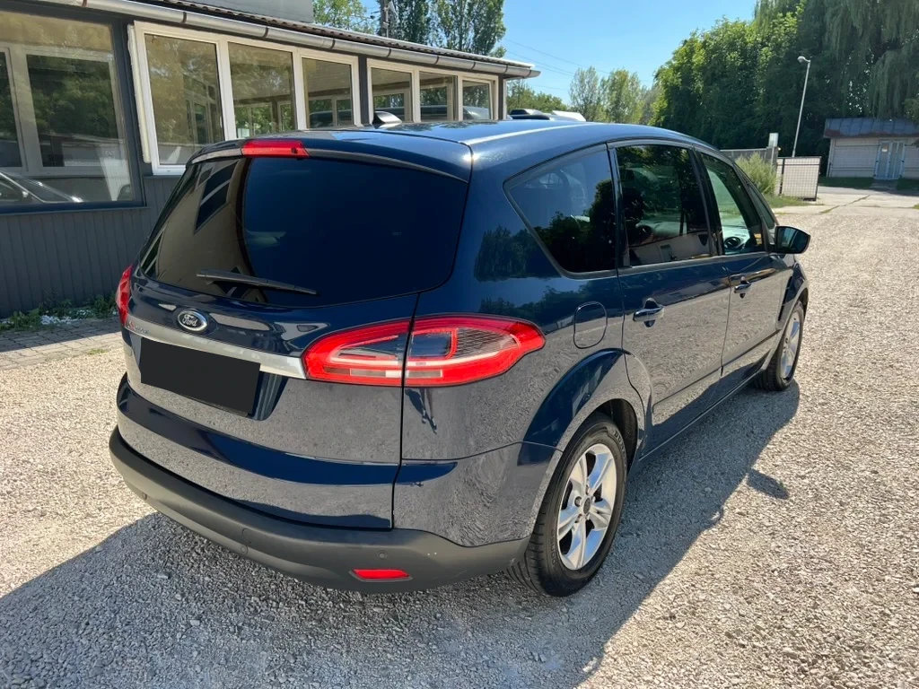 Ford S-MAX — photograph from the original BPV booklet (page 122, image 2)