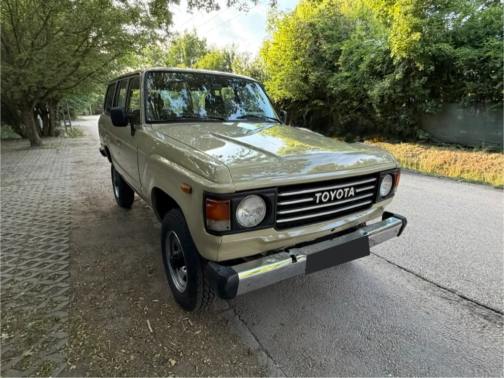 Az elkészült bézs Land Cruiser elölről