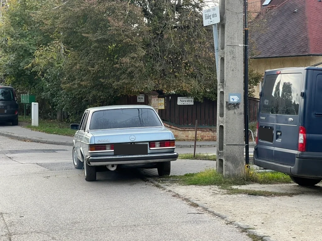 Mercedes W123 200 – az eredeti BPV booklet fényképe (78. oldal, 2. kép)