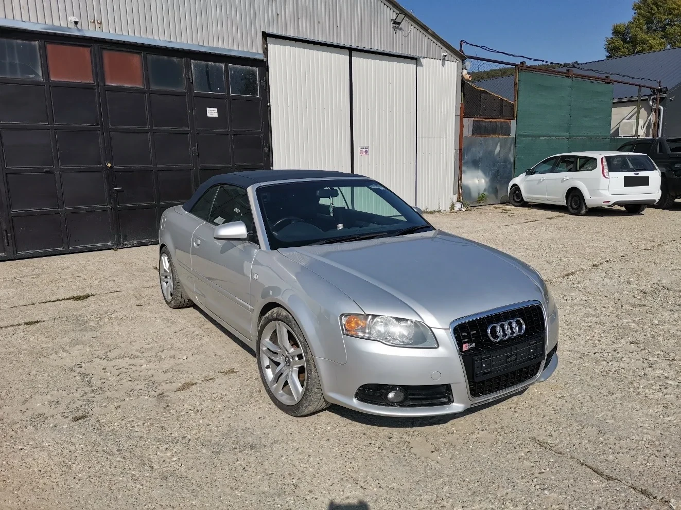 Audi A4 cabriolet, right-hand drive — photograph from the original BPV booklet (page 192, image 1)