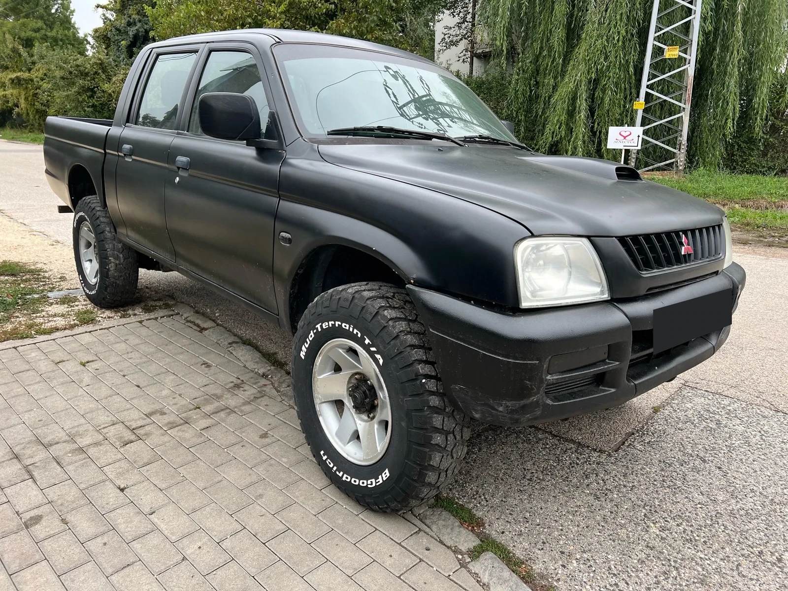 Mitsubishi L200 Pickup — photograph from the original BPV booklet (page 117, image 1)