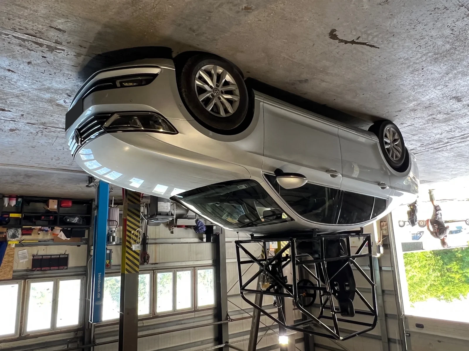 Volkswagen Passat a tetőre szerelt POD-kerettel