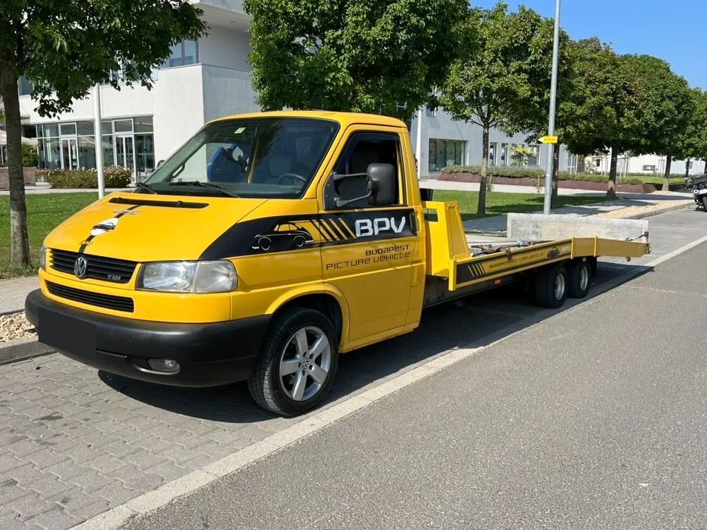 Volkswagen T4 car hauler — photograph from the original BPV booklet (page 147, image 2)
