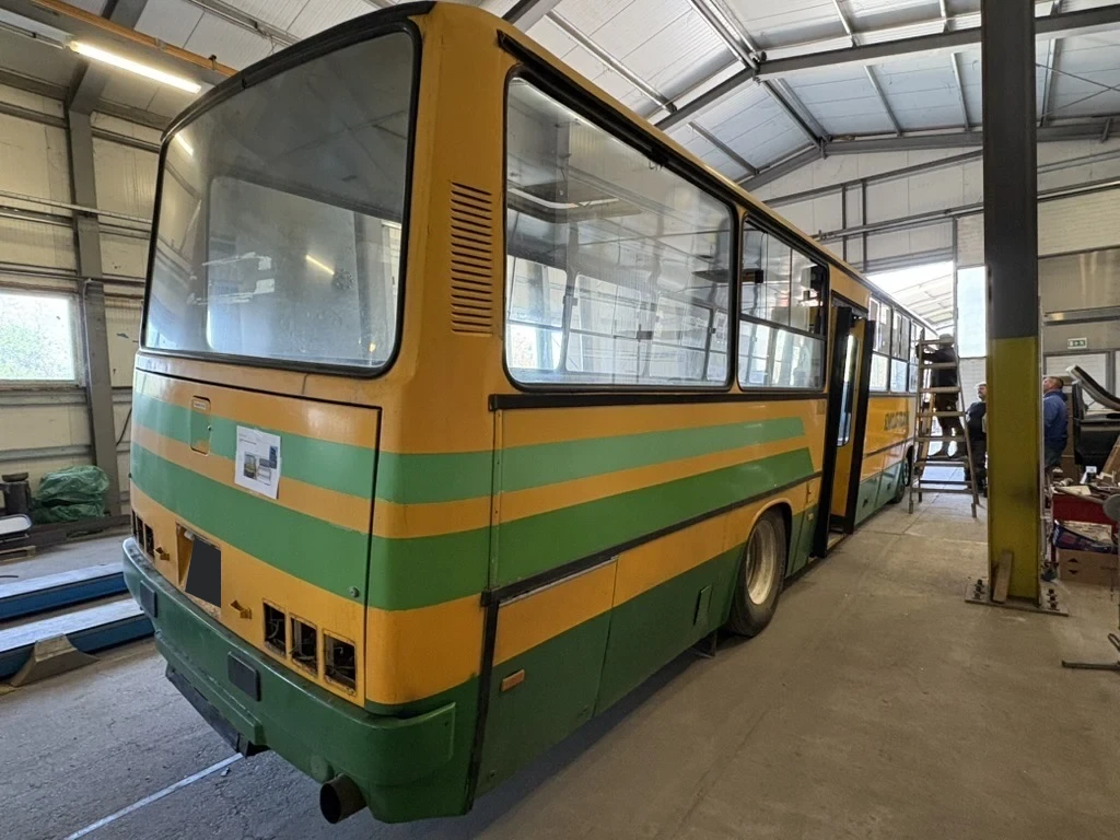 Ikarus 256 busz átalakítása a BPV műhelyében