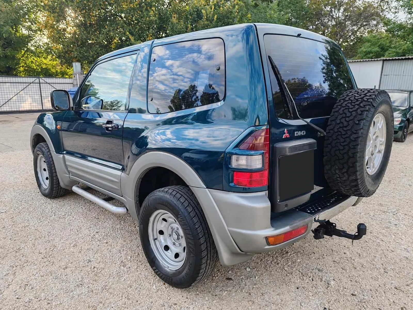 Mitsubishi Pajero / Montero — photograph from the original BPV booklet (page 137, image 1)