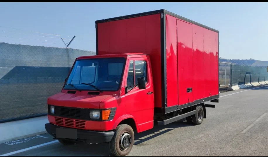 Mercedes D409 truck — photograph from the original BPV booklet (page 180, image 2)