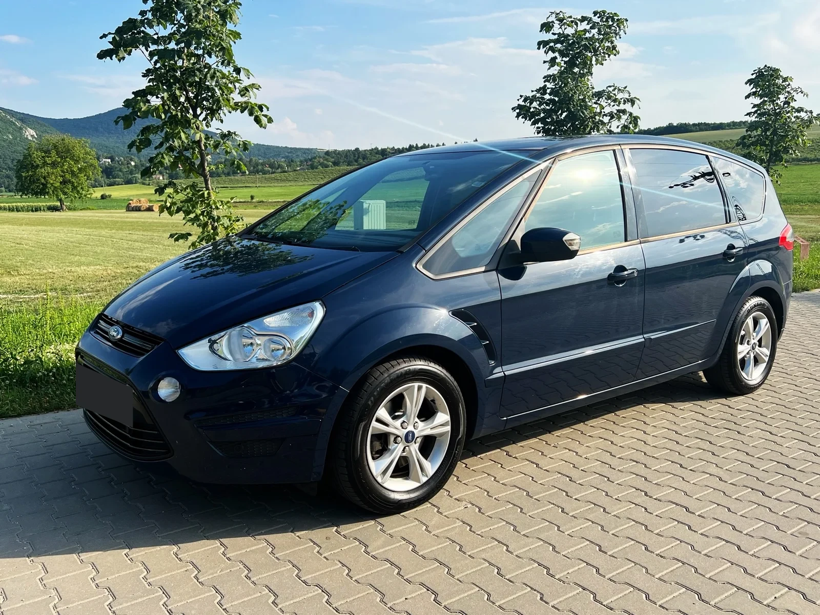 Ford S-MAX — photograph from the original BPV booklet (page 122, image 1)