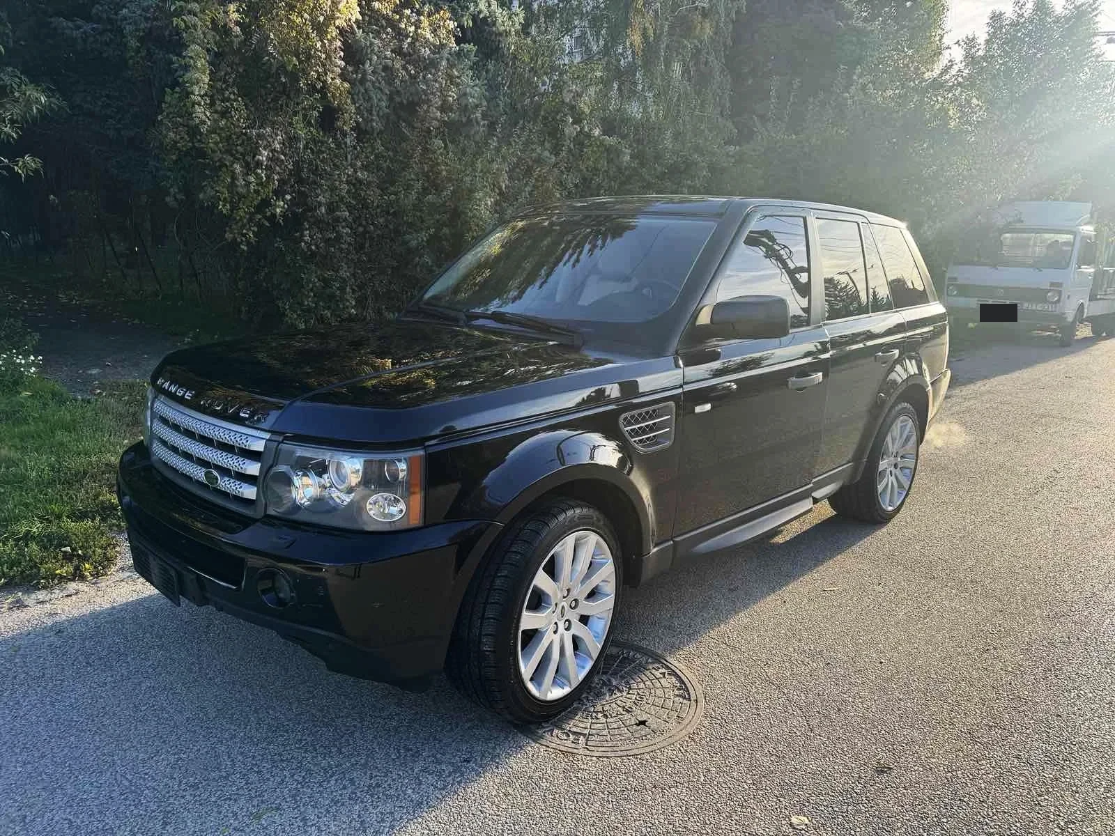 Land Rover Range Rover — photograph from the original BPV booklet (page 136, image 1)