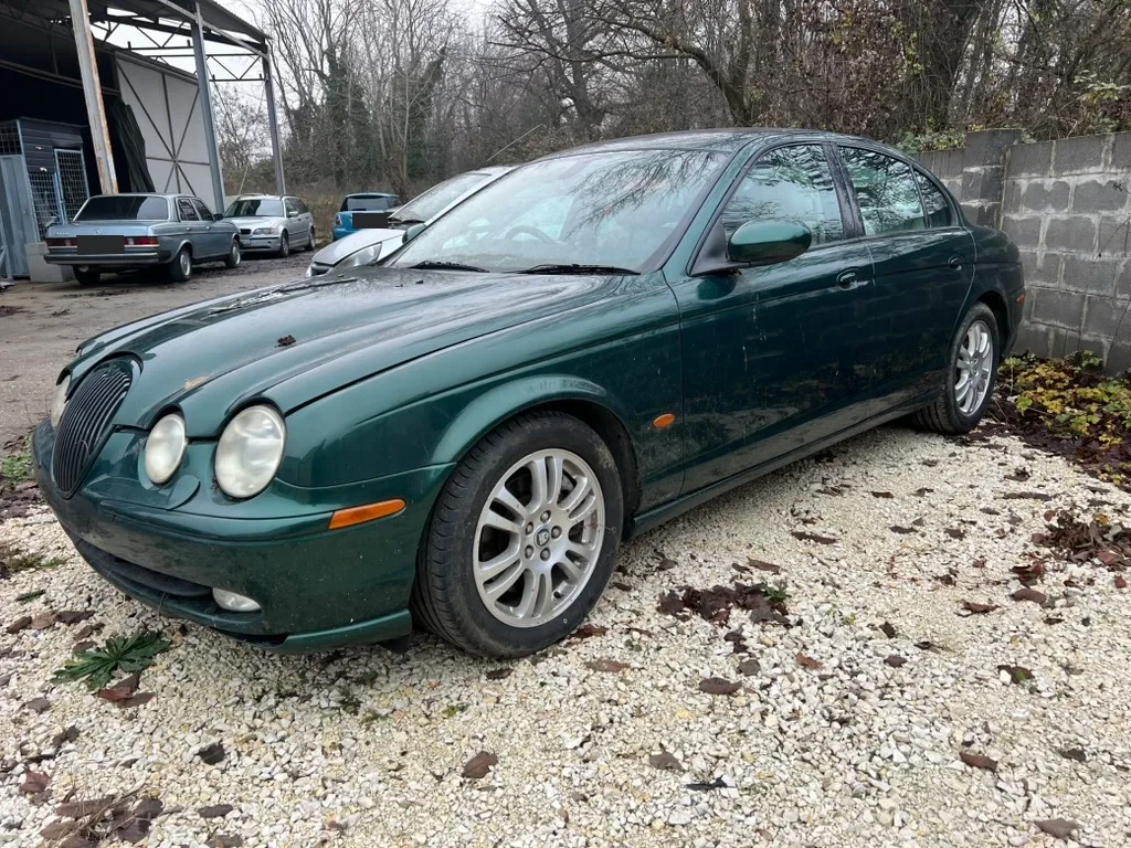 Jaguar S-Type, right-hand drive — photograph from the original BPV booklet (page 201, image 3)