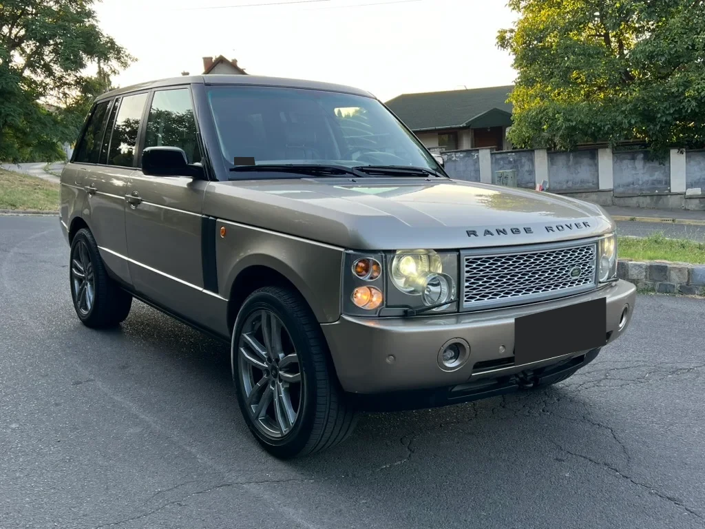 Land Rover Range Rover — photograph from the original BPV booklet (page 132, image 1)